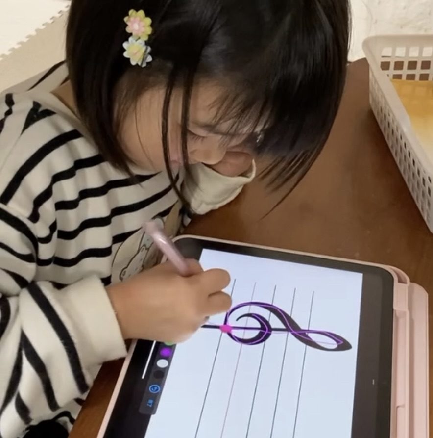 iPadでト音記号をなぞるおうち練習